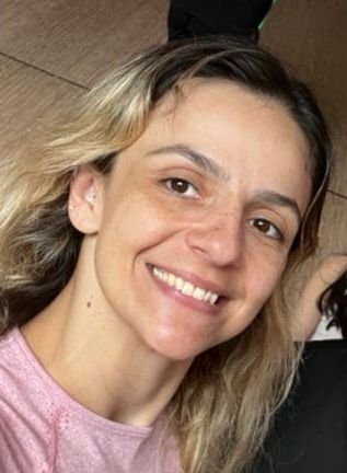 ADRIANA DA SILVA KRUMPOS