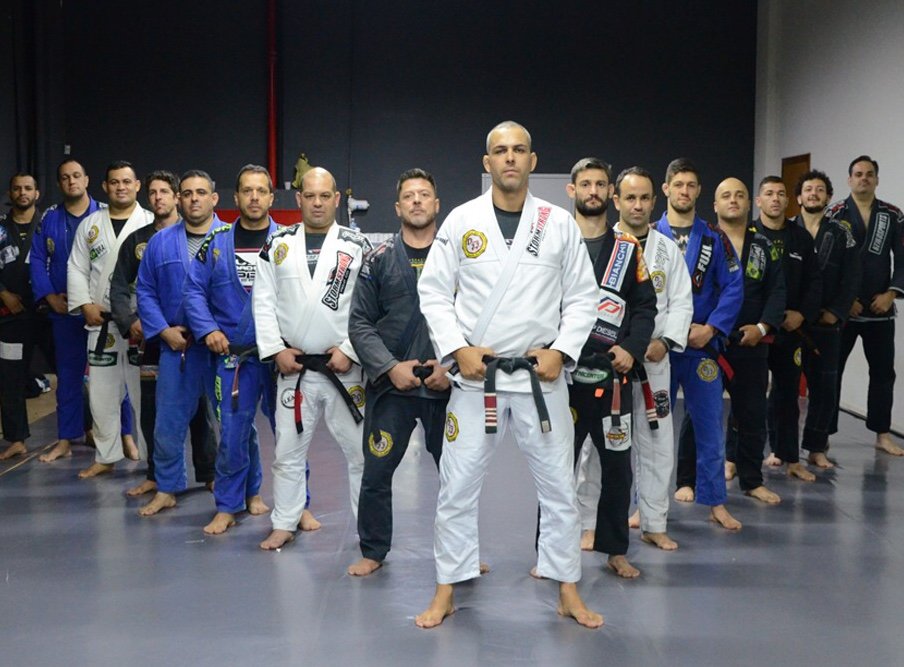 Dennis Jiu-Jitsu Club — academia de Jiu-Jitsu