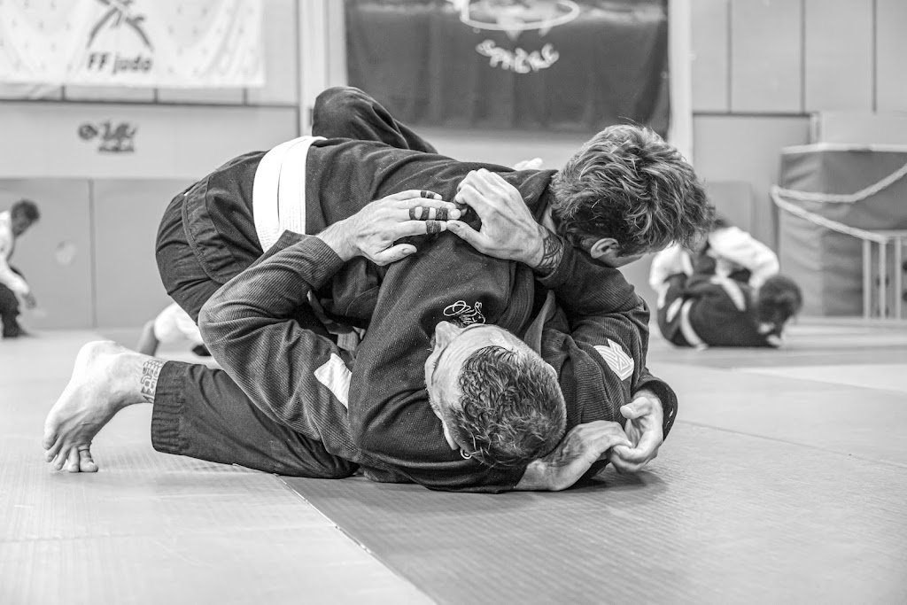 West Choke Family — academia de Jiu-Jitsu