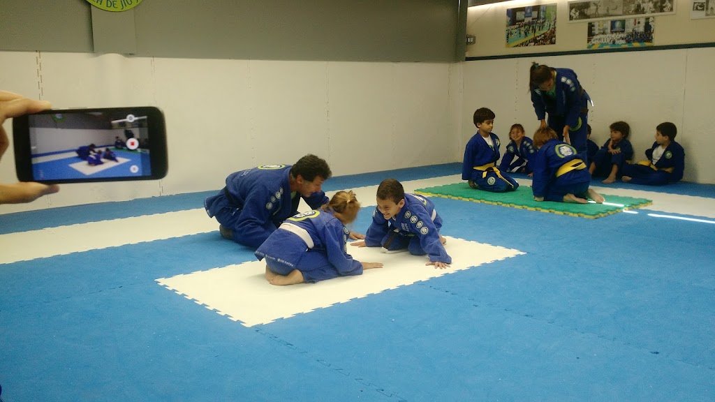 ESCOLA LÉO BRAZILIAN JIUJITSU — academia de Jiu-Jitsu