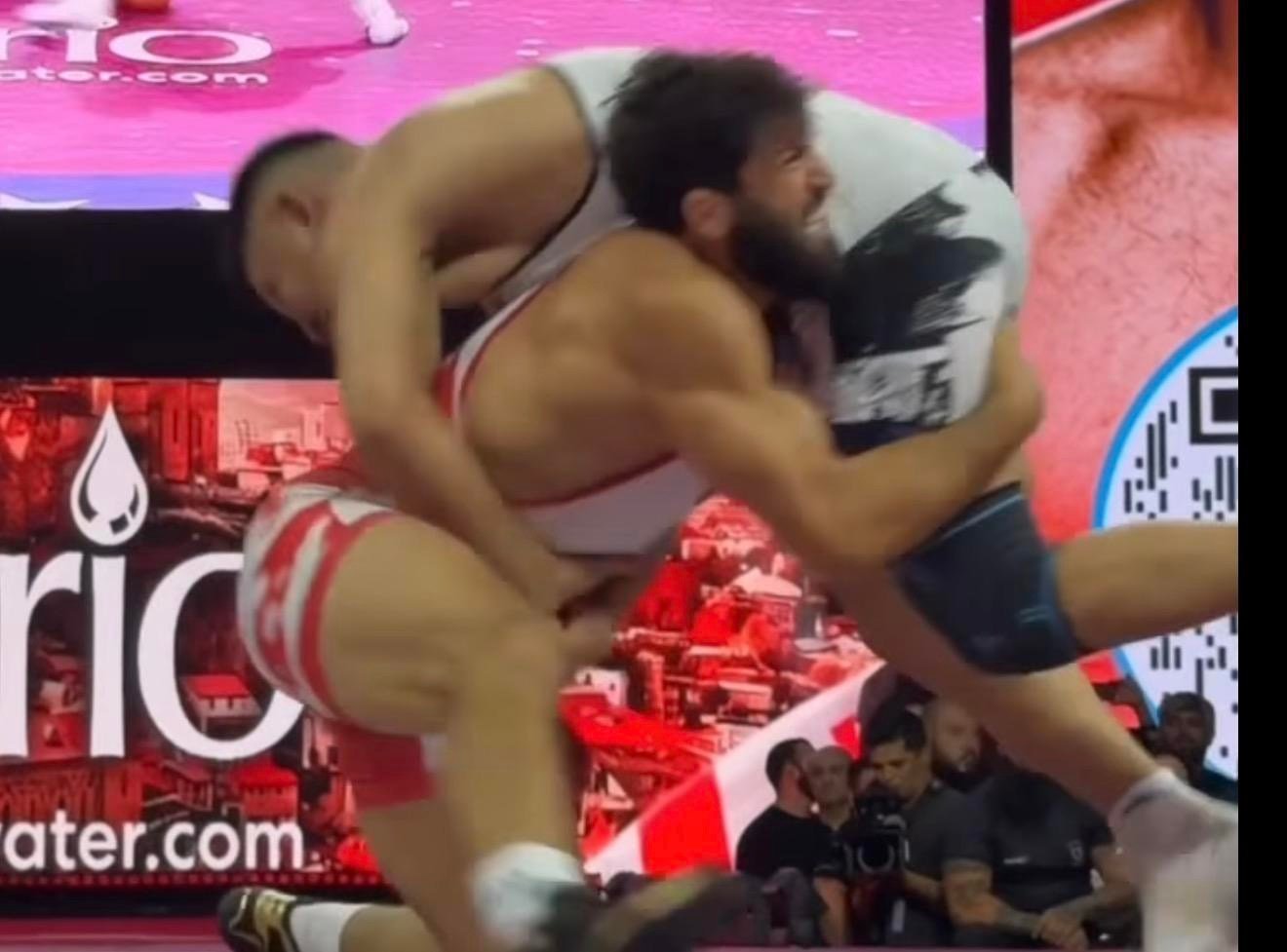 Arman Tsarukyan Silencia o Último Adversário em RAF Geórgia na Luta Final Antes de Enfrentar Colby Covington — Federação de Jiu-Jitsu