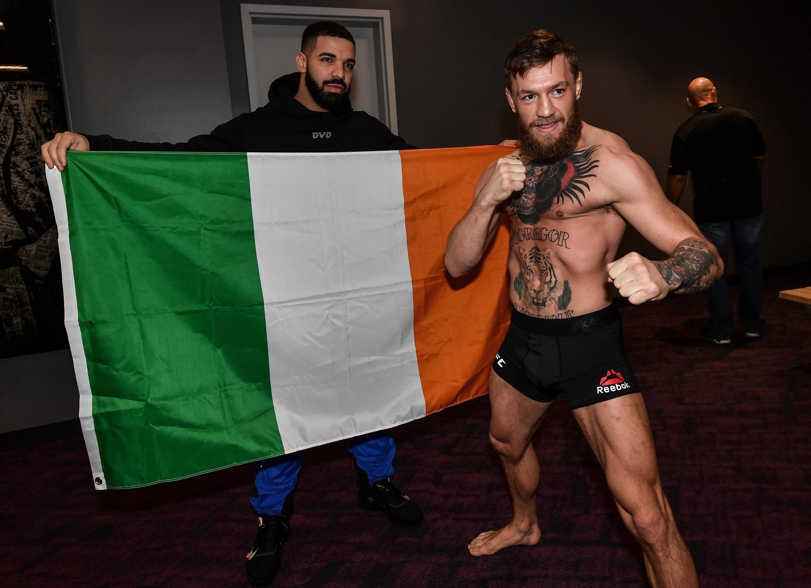 Drake faz aposta monstro em Conor McGregor para vencer Max Holloway no UFC 329 — Federação de Jiu-Jitsu