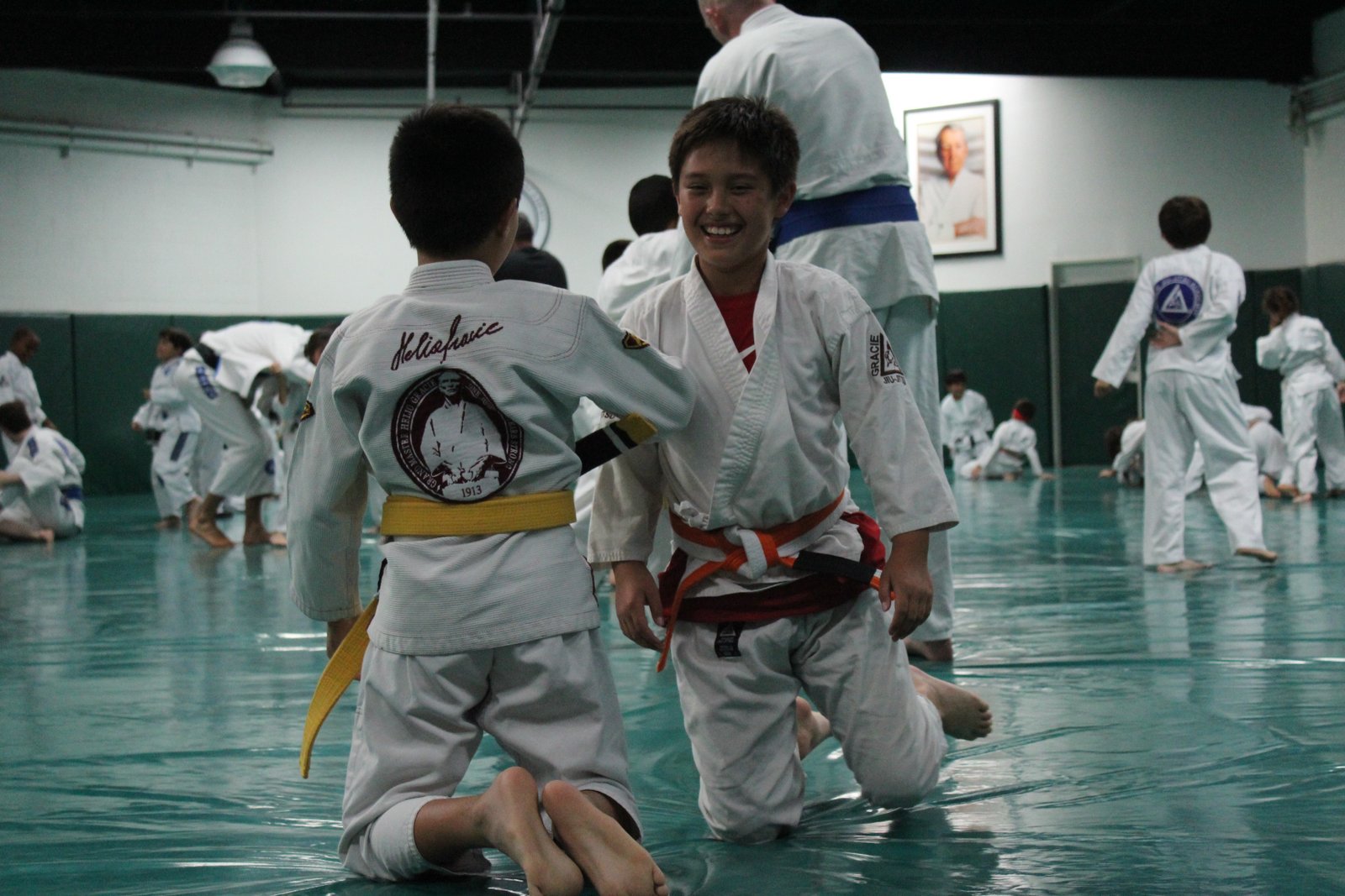 Família Gracie dá aulas à prova de bullying para crianças na Califórnia — Federação de Jiu-Jitsu