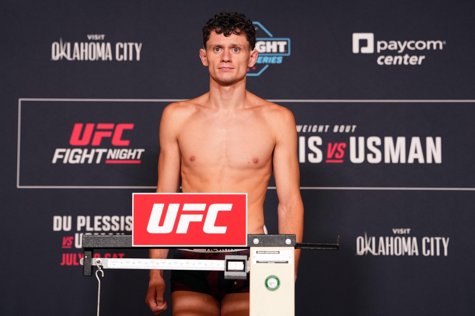 Resultados da pesagem do UFC Oklahoma City: Chase Hooper, outro lutador não pesa — Federação de Jiu-Jitsu