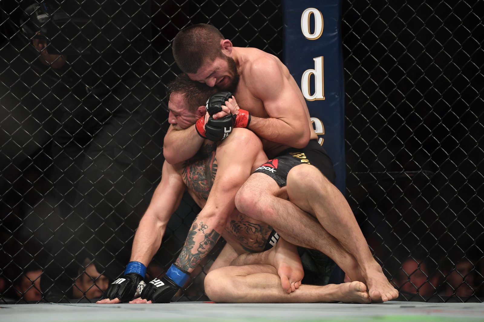 Conor McGregor volta aos velhos hábitos e ataca Khabib em discurso bizarro sobre lesões e processos judiciais | UFC 329 — Federação de Jiu-Jitsu