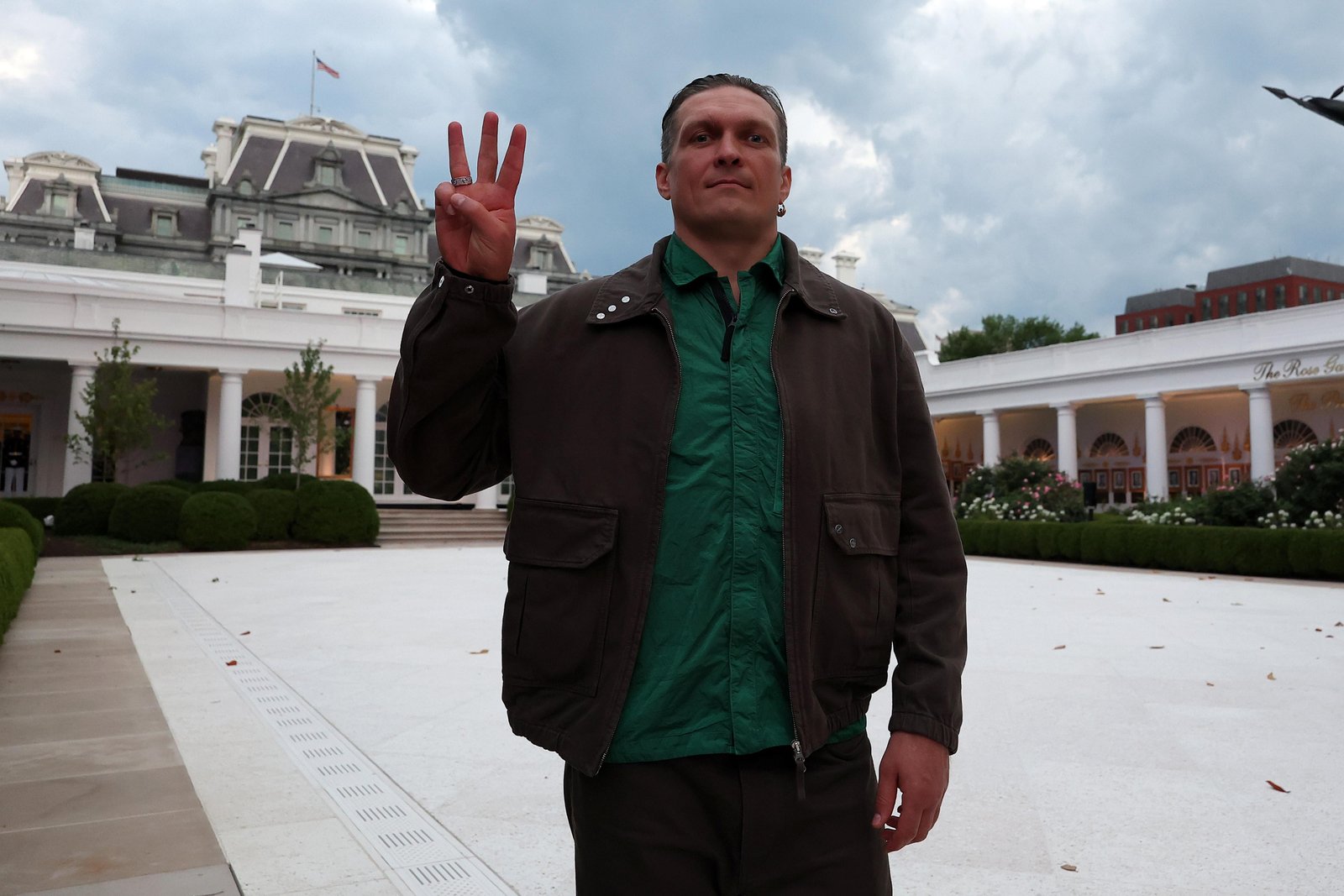 Oleksandr Usyk choca comunidade do boxe ao vaciar abruptamente todos os três títulos dos pesados — Federação de Jiu-Jitsu