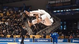 Ademir Barreto Mira a Coroa do Peso Pena — Federação de Jiu-Jitsu
