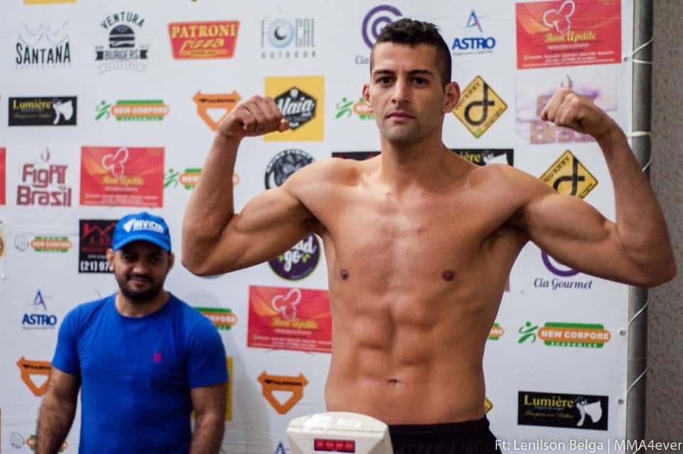 Renan Shampoo vence Jonathan Santos por nocaute técnico no Lux Combat 2 — Federação de Jiu-Jitsu