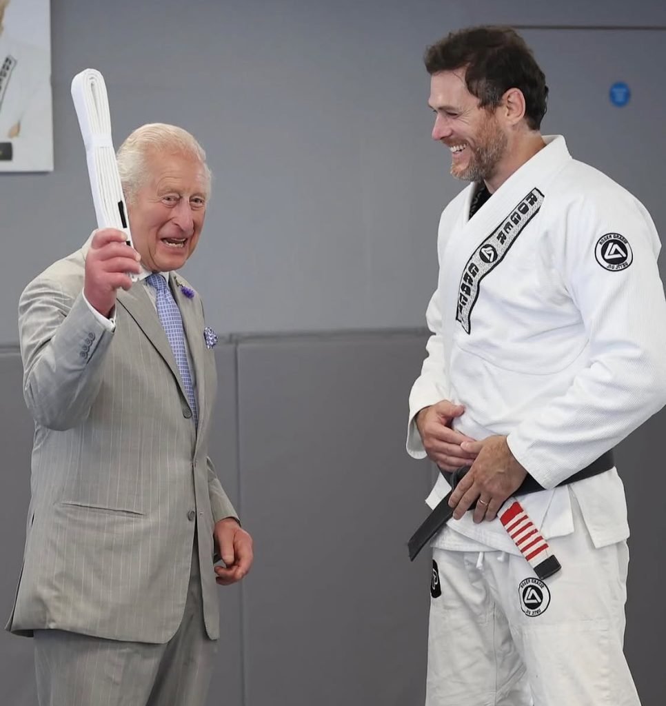 A lição de humildade, garra e Jiu-Jitsu na visita do rei da Inglaterra ao tatame de Roger Gracie — Federação de Jiu-Jitsu