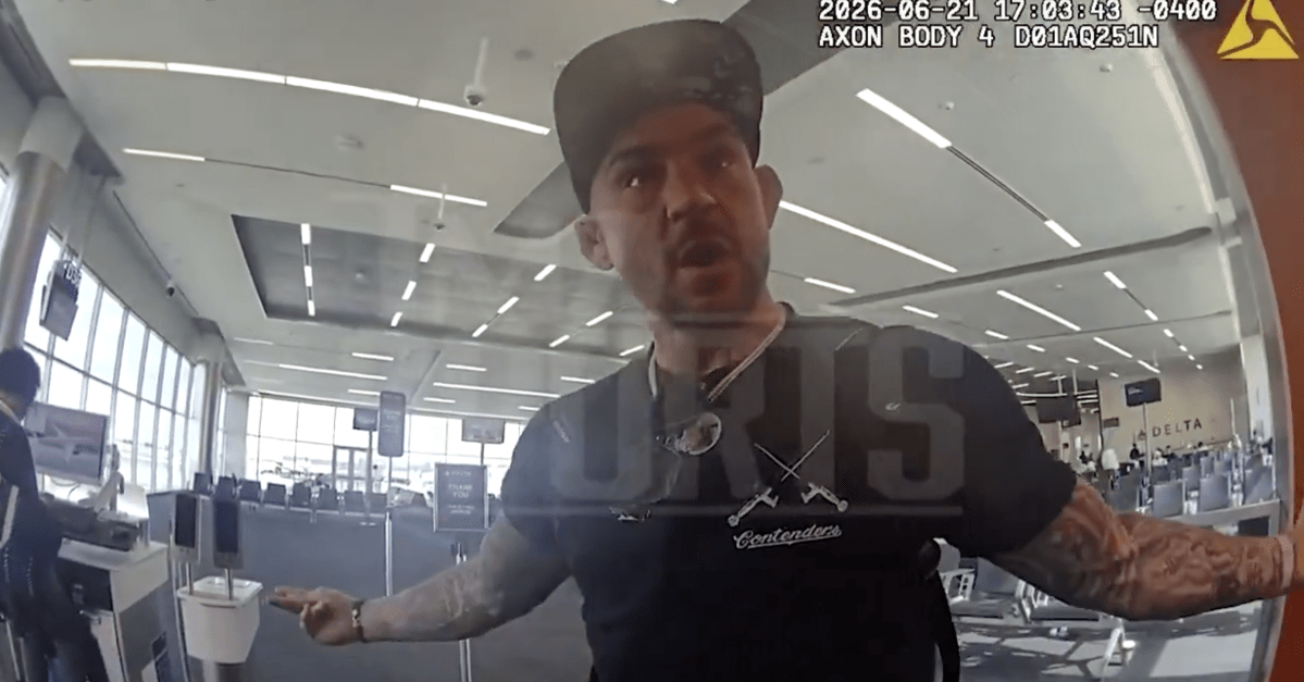 Vídeo da prisão de Dustin Poirier mostra comportamento errático e ameaças a policial no Aeroporto de Atlanta — Federação de Jiu-Jitsu