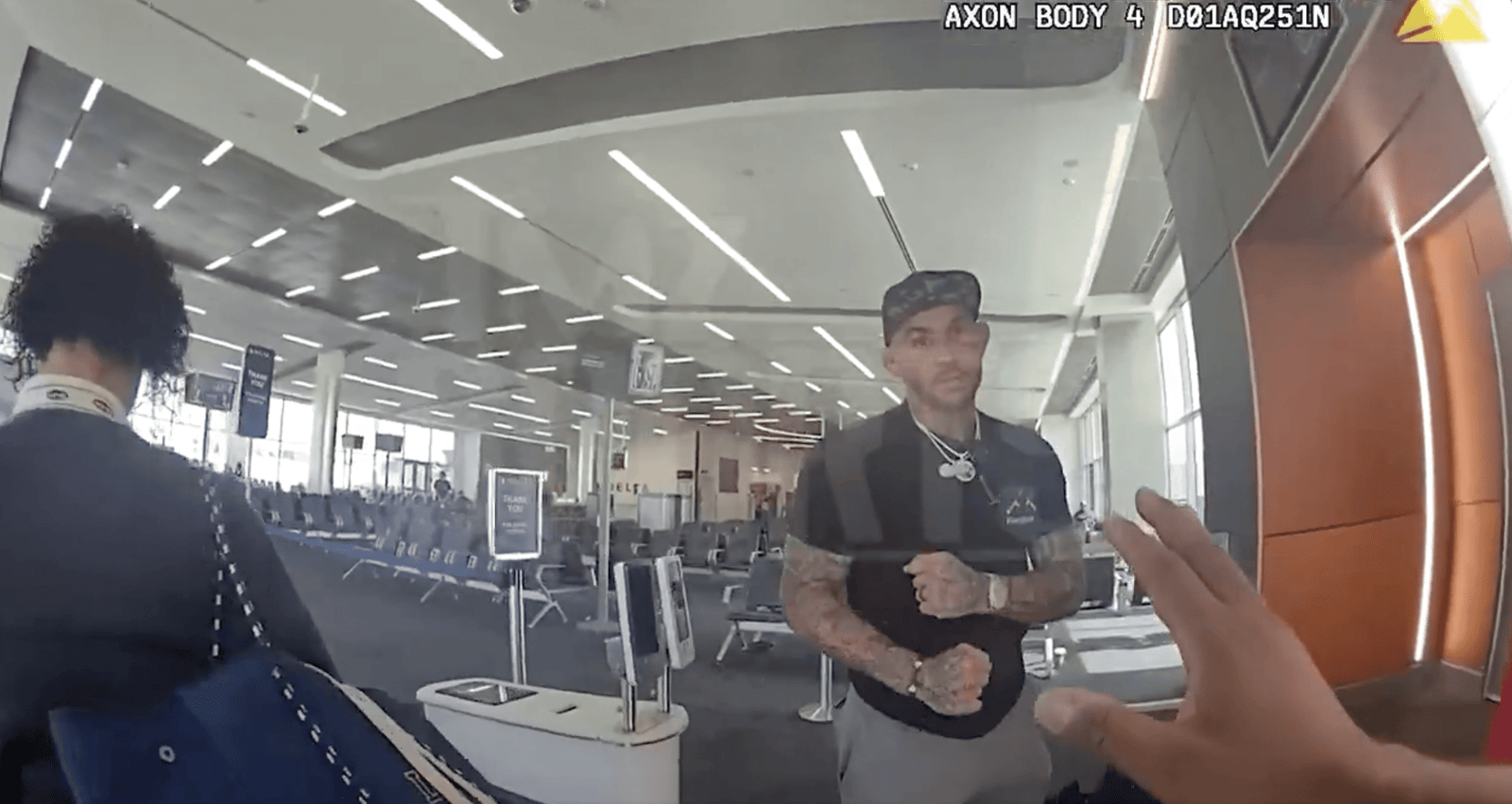 Vídeo: Arrependido, Dustin Poirier fala sobre prisão no aeroporto e admite que ainda não assistiu às imagens da câmera corporal: "Não quero ver isso" — Federação de Jiu-Jitsu