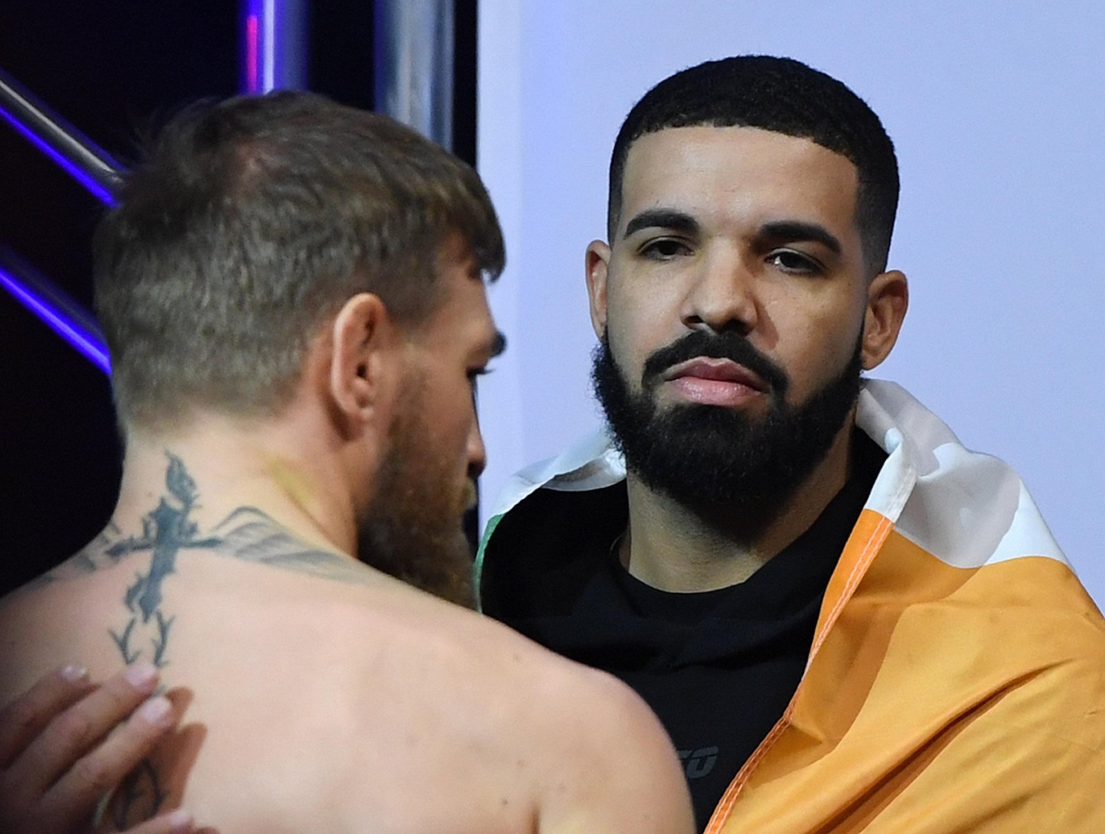 Alerta da Drake Curse! Rapper canadense deixa aposta de $1 milhão no resultado de Conor McGregor vs. Max Holloway no UFC 329 — Federação de Jiu-Jitsu