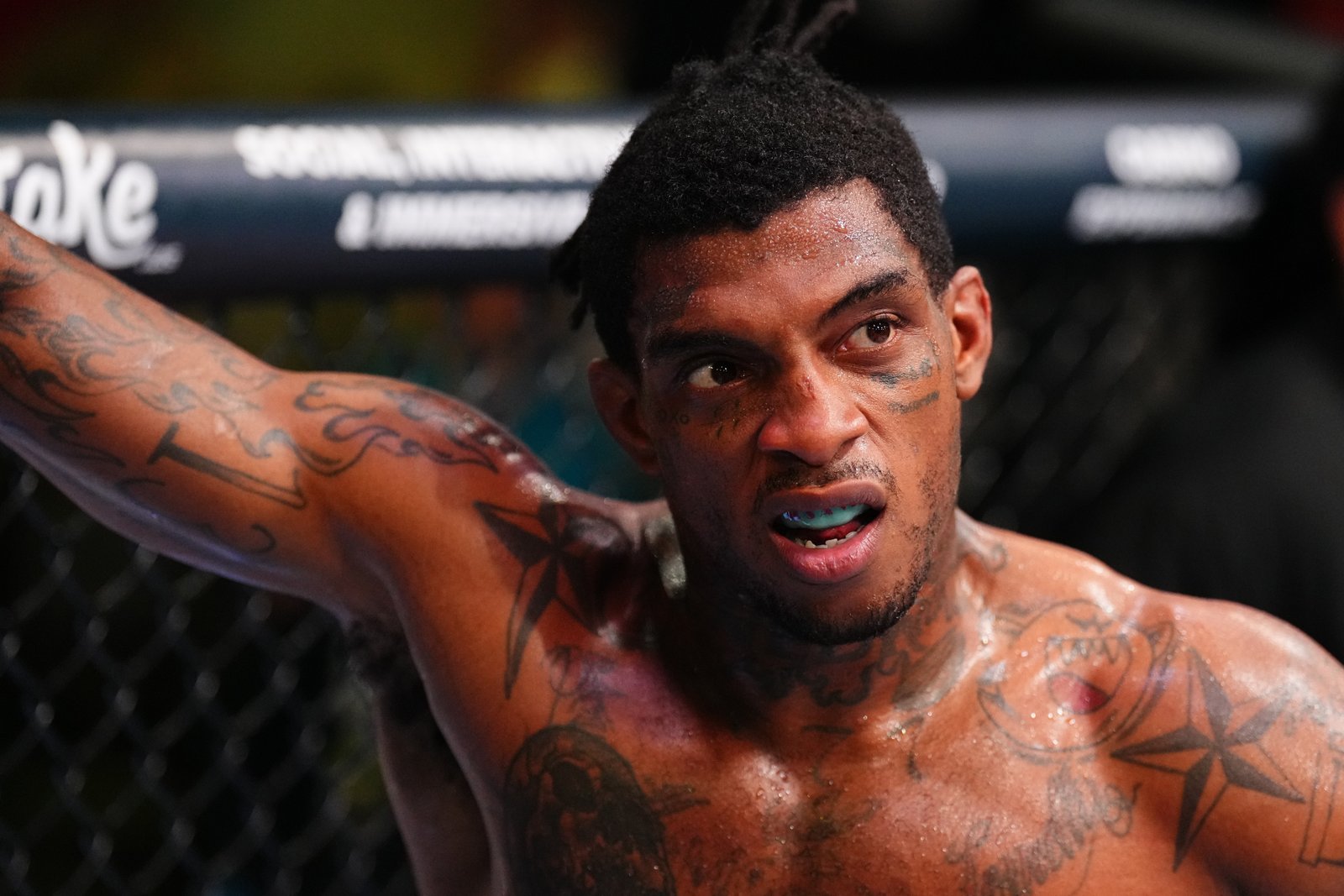 UFC (finalmente) se afasta do notório lutador que usa monitor de tornozelo com múltiplas prisões — Federação de Jiu-Jitsu
