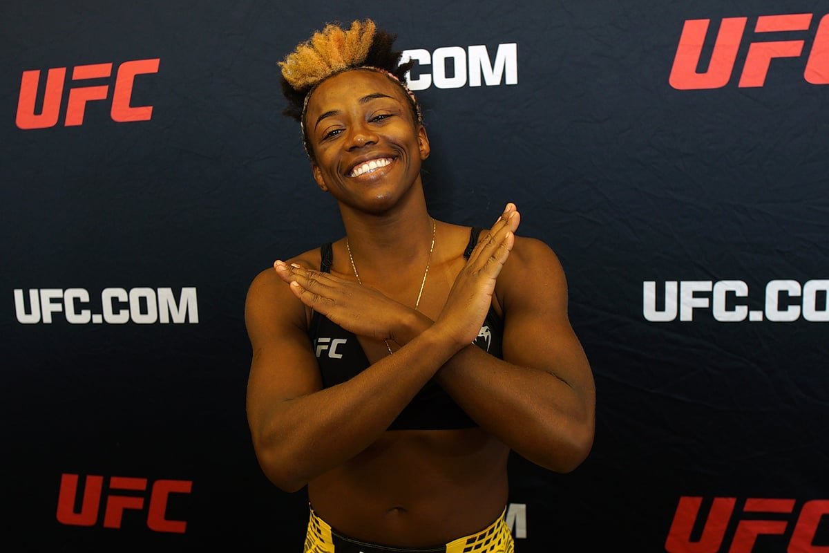 Alexia Burguesinha revela preparação para cenários de risco no octógono — Federação de Jiu-Jitsu, Brazilian Jiu-Jitsu Federation