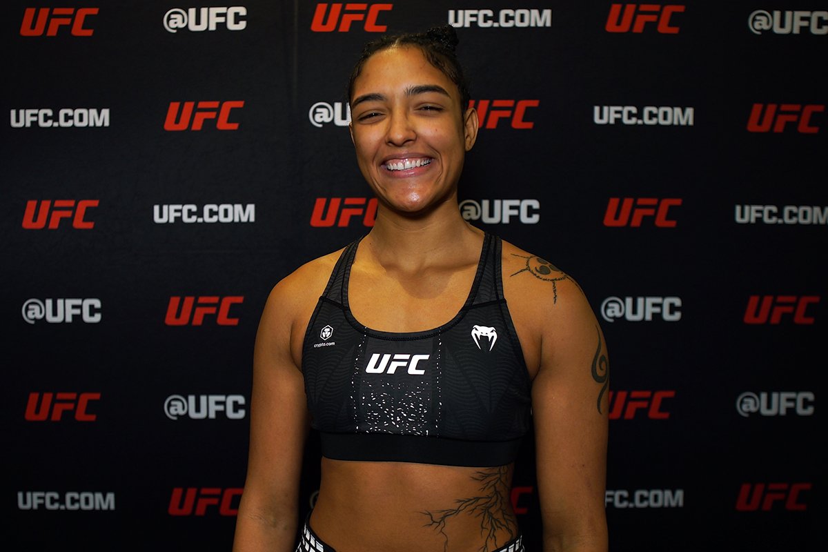 Alice Pereira explica domínio no solo no UFC Vegas 122: “Tem que ser contundente” — Federação de Jiu-Jitsu