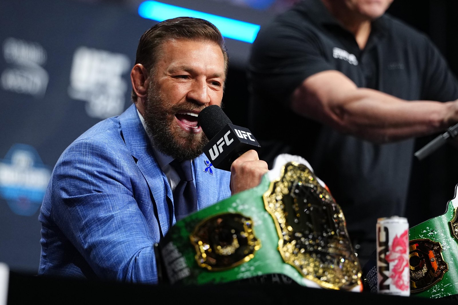 Conor McGregor zomba da previsão de trilogia de Max Holloway após o UFC 329: 'Eu prevejo a aposentadoria de Holloway no sábado à noite' — Federação de Jiu-Jitsu