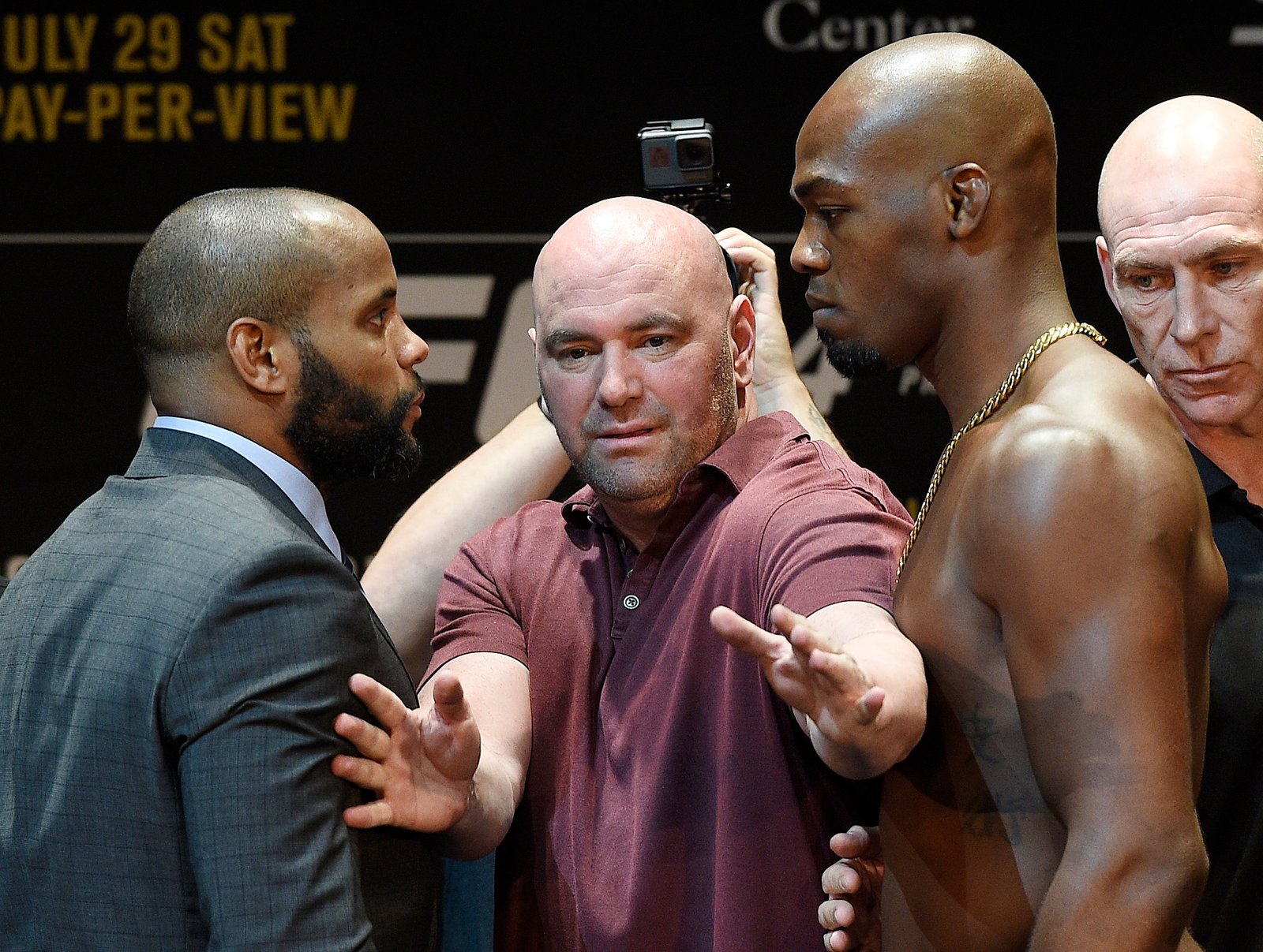 Daniel Cormier: Jon Jones recusou oferta de sete dígitos para lutar wrestling — 'Ele não vai fazer isso' — Federação de Jiu-Jitsu