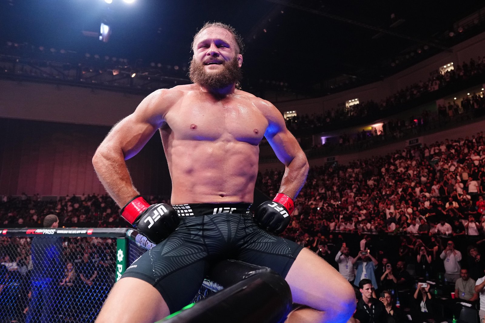 "Enfiou ele no chão": Profissionais reagem ao espetacular nocaute de Rafael Fiziev no UFC Baku — Federação de Jiu-Jitsu, Brazilian Jiu-Jitsu Federation