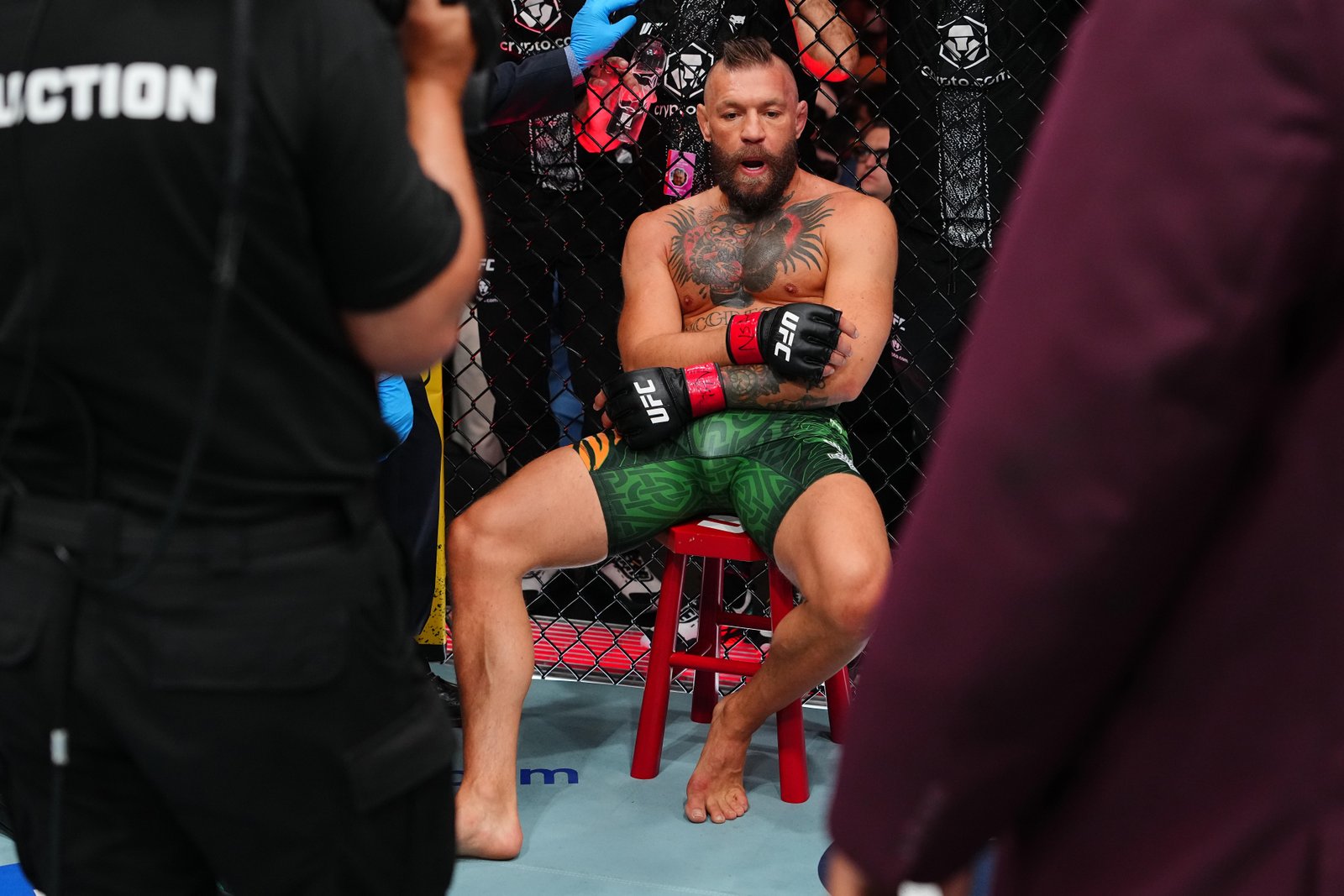Pre-existing injury? Video captures Conor McGregor stumbling prior to luta-ruining knee explosion at UFC 329 — Federação de Jiu-Jitsu