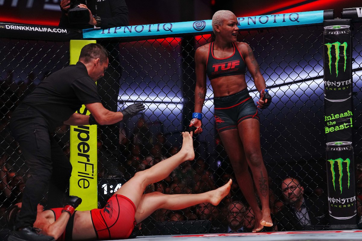 Campeã! Tina Black nocauteia, conquista título do TUF 34 e garante contrato no UFC — Federação de Jiu-Jitsu, Brazilian Jiu-Jitsu Federation