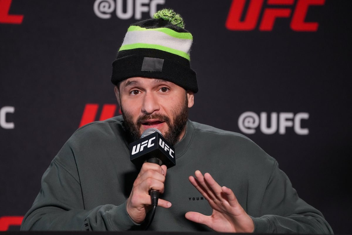 Ex-campeão BMF do UFC vê disparidade em McGregor vs Holloway: “Ferrari vs Civic” — Federação de Jiu-Jitsu