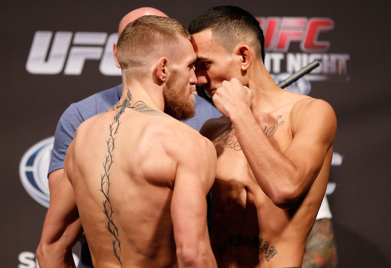 Vídeo das pesagens do UFC 329 — cara a cara ao vivo | McGregor vs. Holloway 2 — Federação de Jiu-Jitsu