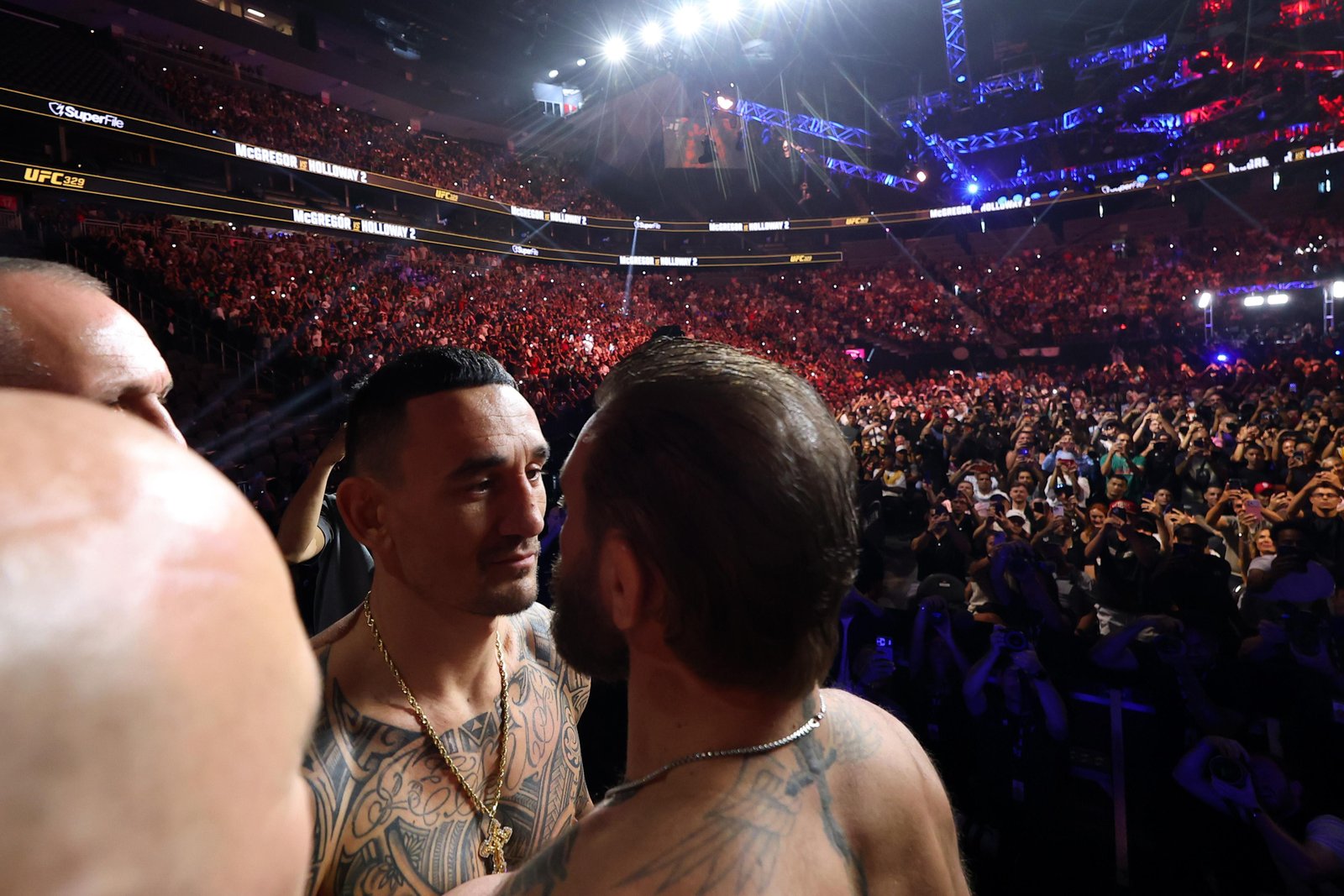 Max Holloway entrega mensagem a Conor McGregor após o último confronto de rosto do UFC 329: "Se este cara é um míssil, eu sou um f*cking foguete" — Federação de Jiu-Jitsu