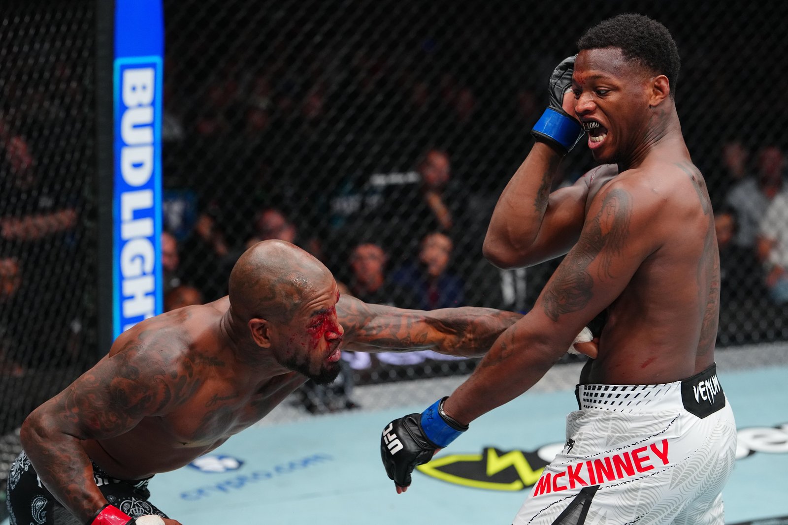 Destaques! King Green sobrevive ao bombardeio de Terrance McKinney, derruba rival com golpe brutal no corpo | UFC 329 — Federação de Jiu-Jitsu