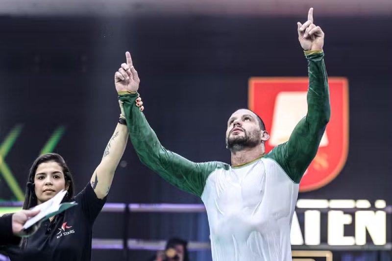 Preguiça dá o troco em Meregali e vence trilogia em São Paulo — Federação de Jiu-Jitsu, Brazilian Jiu-Jitsu Federation