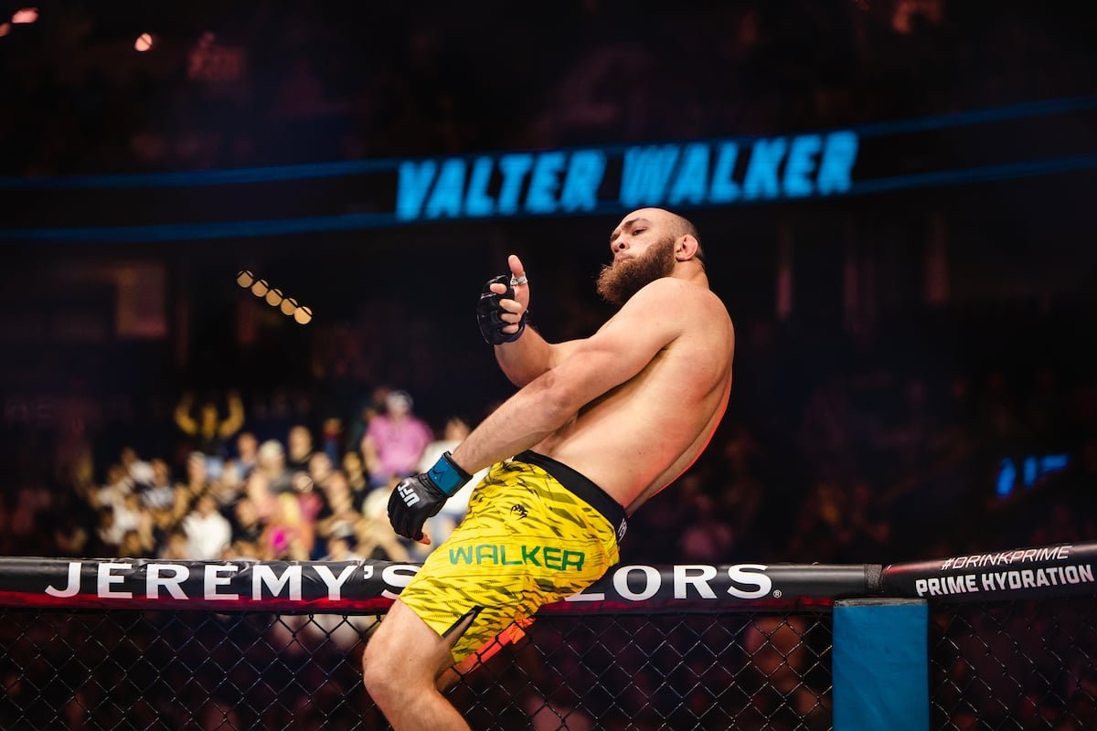 Rumo ao topo! Valter Walker sobe no ranking peso-pesado após vitória no UFC Abu Dhabi — Federação de Jiu-Jitsu, Brazilian Jiu-Jitsu Federation